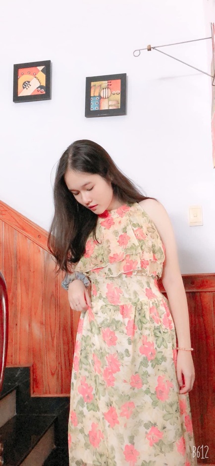 sale đầm yếm tầng ngực hoạ tiết siêu đẹp