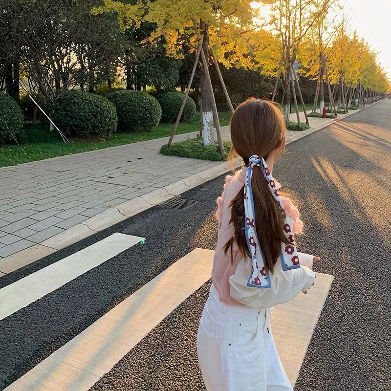 Khăn choàng cổ in hoạ tiết dễ thương - Maben