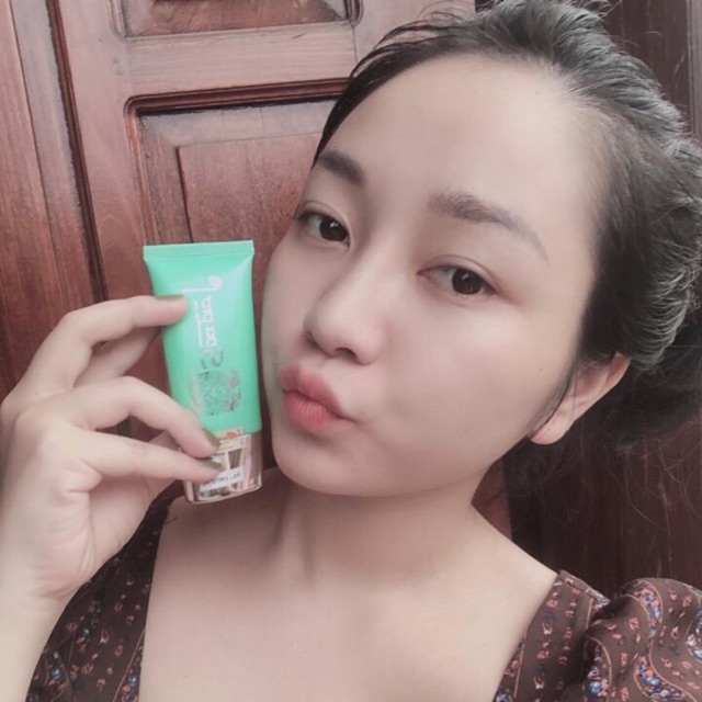 Kem nền che khuyết điểm spapro