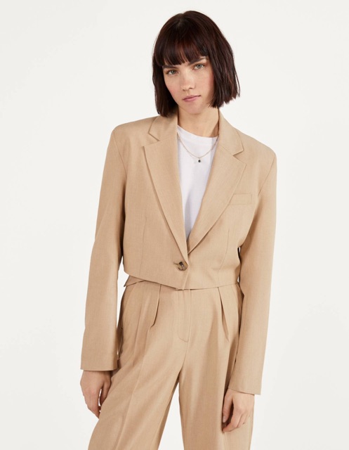 Đức - Áo blazer Bershka sale auth new tag cao cấp chính hãng crop top lửng ngắn có lót 2 lớp độn vai màu be kem bsk nude | BigBuy360 - bigbuy360.vn