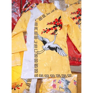 Áo dài gấm cách tân cho bé
