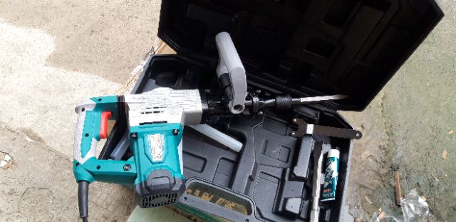 MÁY ĐỤC BÊ TÔNG CHUYÊN DÙNG 1300W TOTAL
MODEL: TH213006