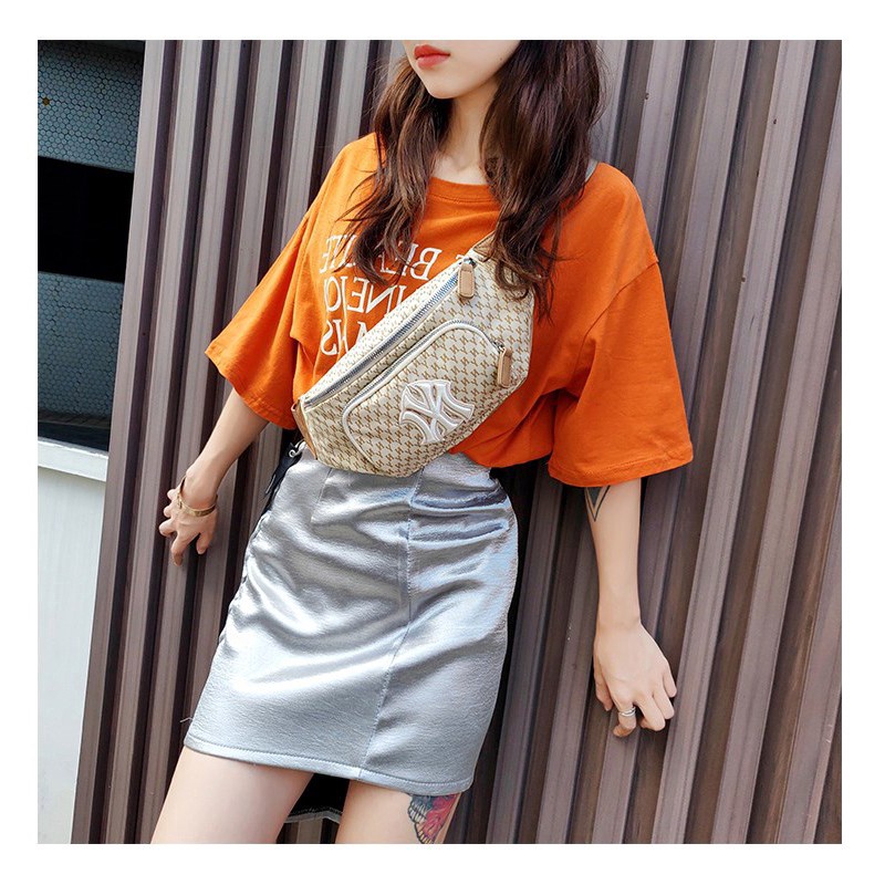 Túi đeo chéo ngực thêu họa tiết độc đáo phong cách Hàn Quốc