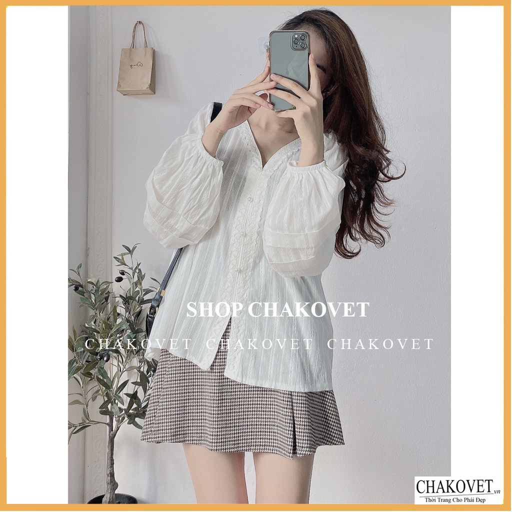 Áo sơ mi nữ dài tay form rộng CKA871, áo kiểu nữ đẹp cổ V tay bồng dáng babydoll cúc ngọc viền ren mặc đi làm đi học | BigBuy360 - bigbuy360.vn