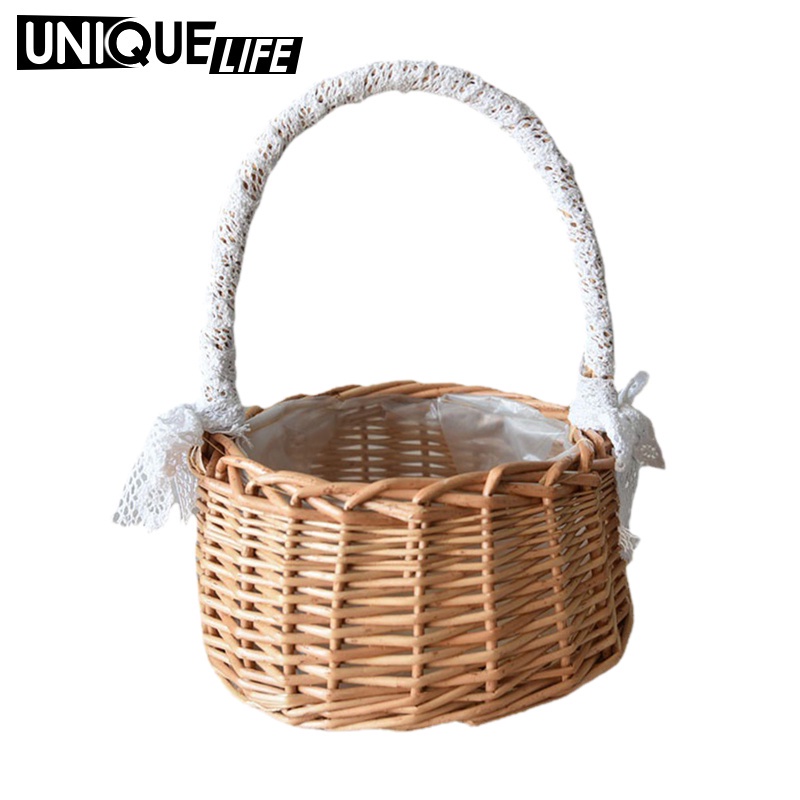 Giỏ đan mây tự nhiên phối ren dùng đựng hoa trang trí tiệc cưới