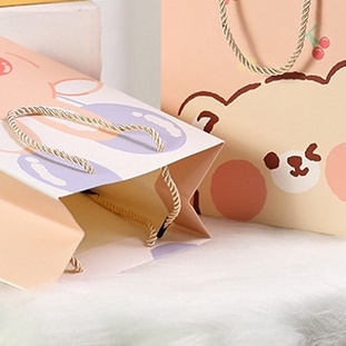 Túi giấy hình Gấu béo dễ thương đựng quà tặng quai lụa chắc chắn