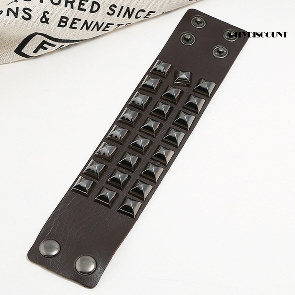 Vòng Tay Giả Da Bản To Đính Đinh Tán Vuông Cá Tính Cho Nam Nữ