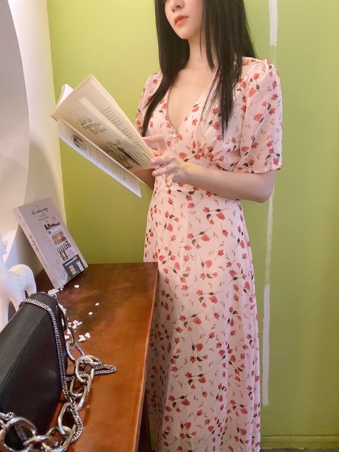Đầm xoè nhẹ họa tiết hoa Hồng nhỏ nền váy Hồng thêm dịu dàng