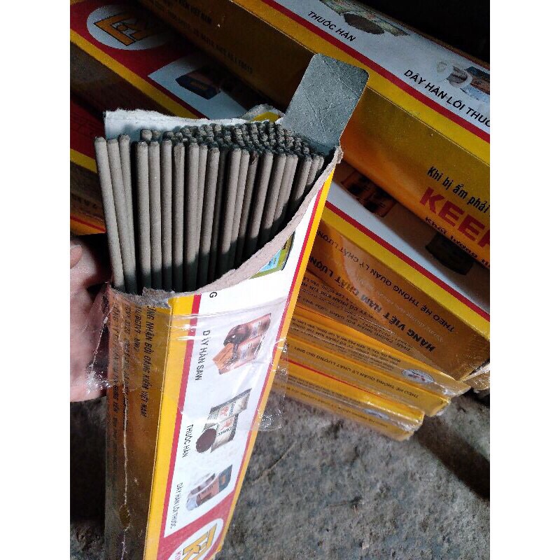 1 bó 2.5kg que hàn Kim Tín 2.5 ly