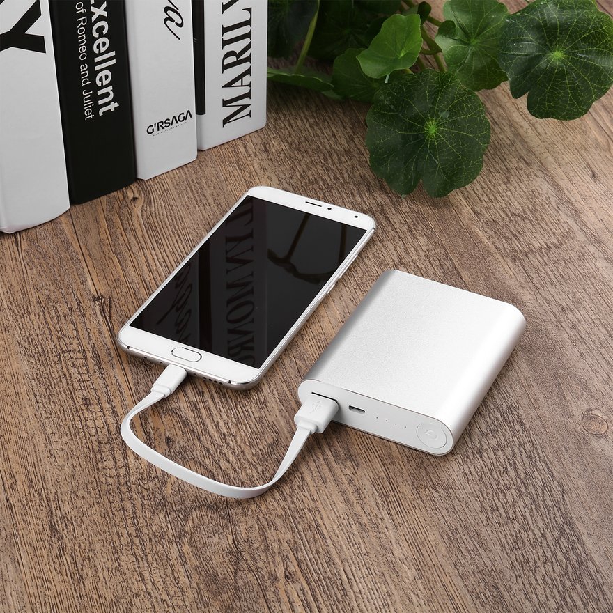 Sạc dự phòng phong cách 2020 dung lượng 3900mAh chất lượng cao