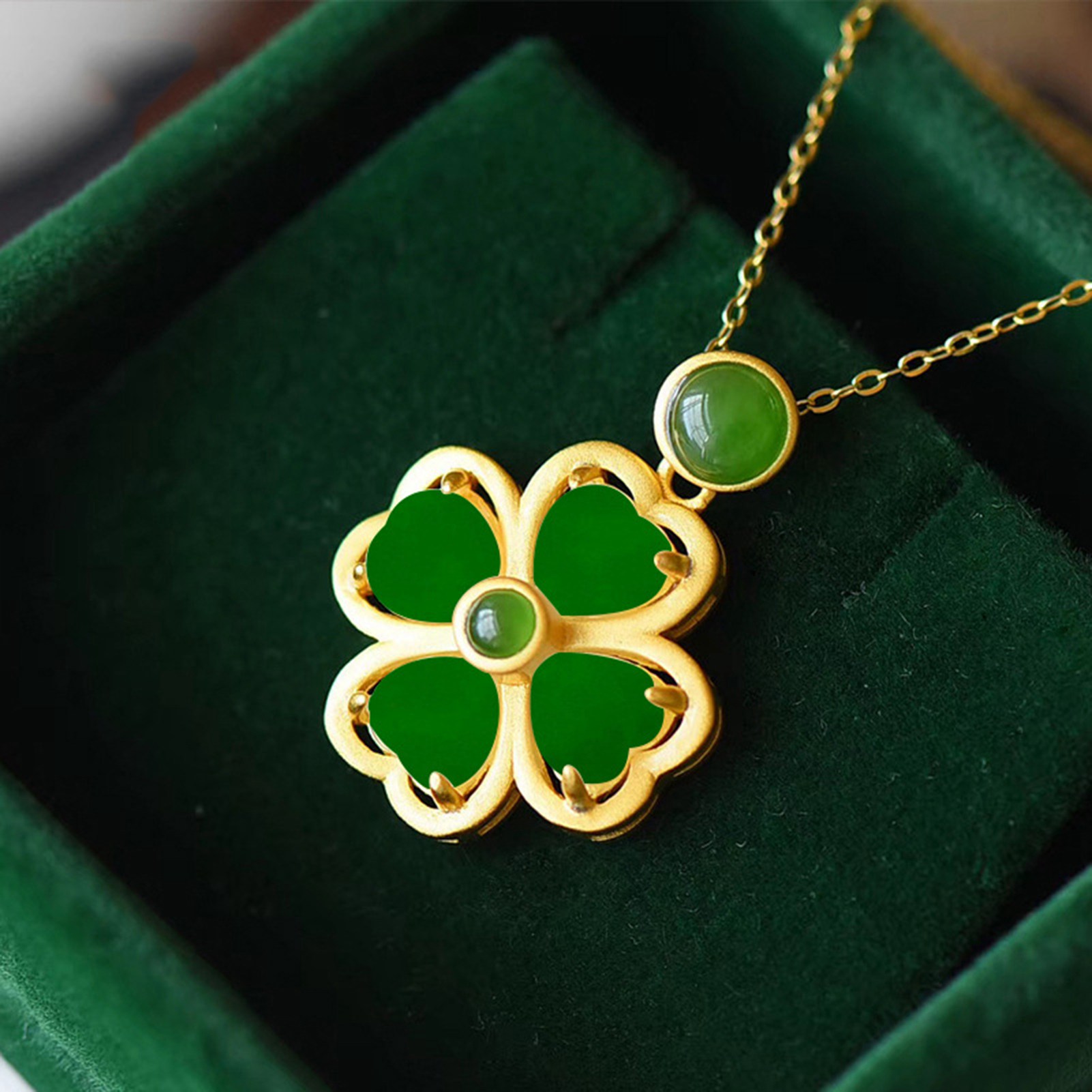 Ancient plated sterling silver inlaid imitation Hetian jade four-leaf clover pendant female light luxury exquisite temperament clavicle necklace jewelry