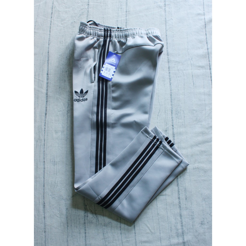 Quần nỉ thế thao 3 sọc nam màu đen | BigBuy360 - bigbuy360.vn