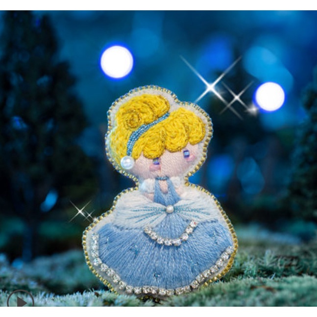 Bộ Kit Gói Dụng Cụ Thêu Tay Thủ Công có đính Cườm Ngọc - Lâu Đài Happy Castle - Nguyên liệu DIY Handmade Embroidery MIE