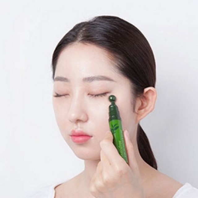 Cây Lăn Dưỡng Da Mắt Và Da Mặt Innisfree Green Tea Seed Eye &amp; Face Ball 10ml