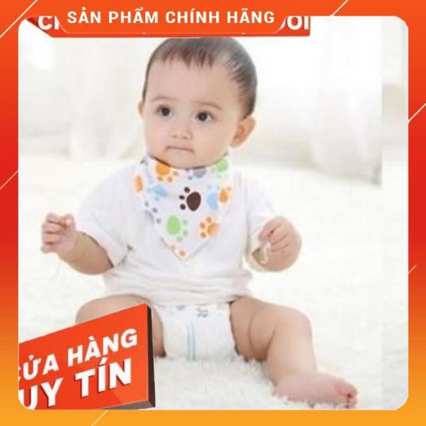 Yếm ăn dặm có cúc cài
