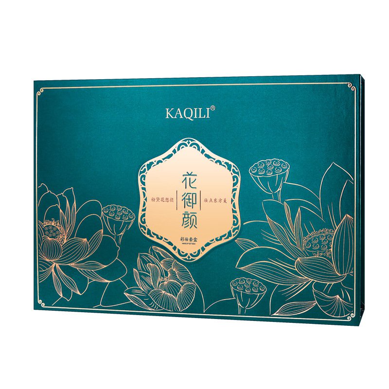 Hộp quà trang điểm phong cách hoàng gia gồm son môi bút kẻ mắt cho ngày lễ tình nhân