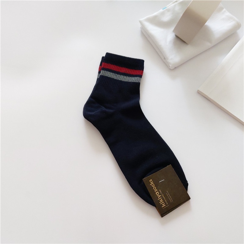 Đôi vớ nam cổ dài vừa phải chất liệu polyester mềm mại thoải mái