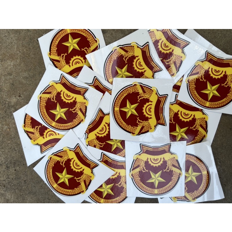 Tem logo đảng quốc huy dán xe máy xe đạp điện thoại laptop bàn học siêu dính không phai màu chống nước ( giá 1 tem con )