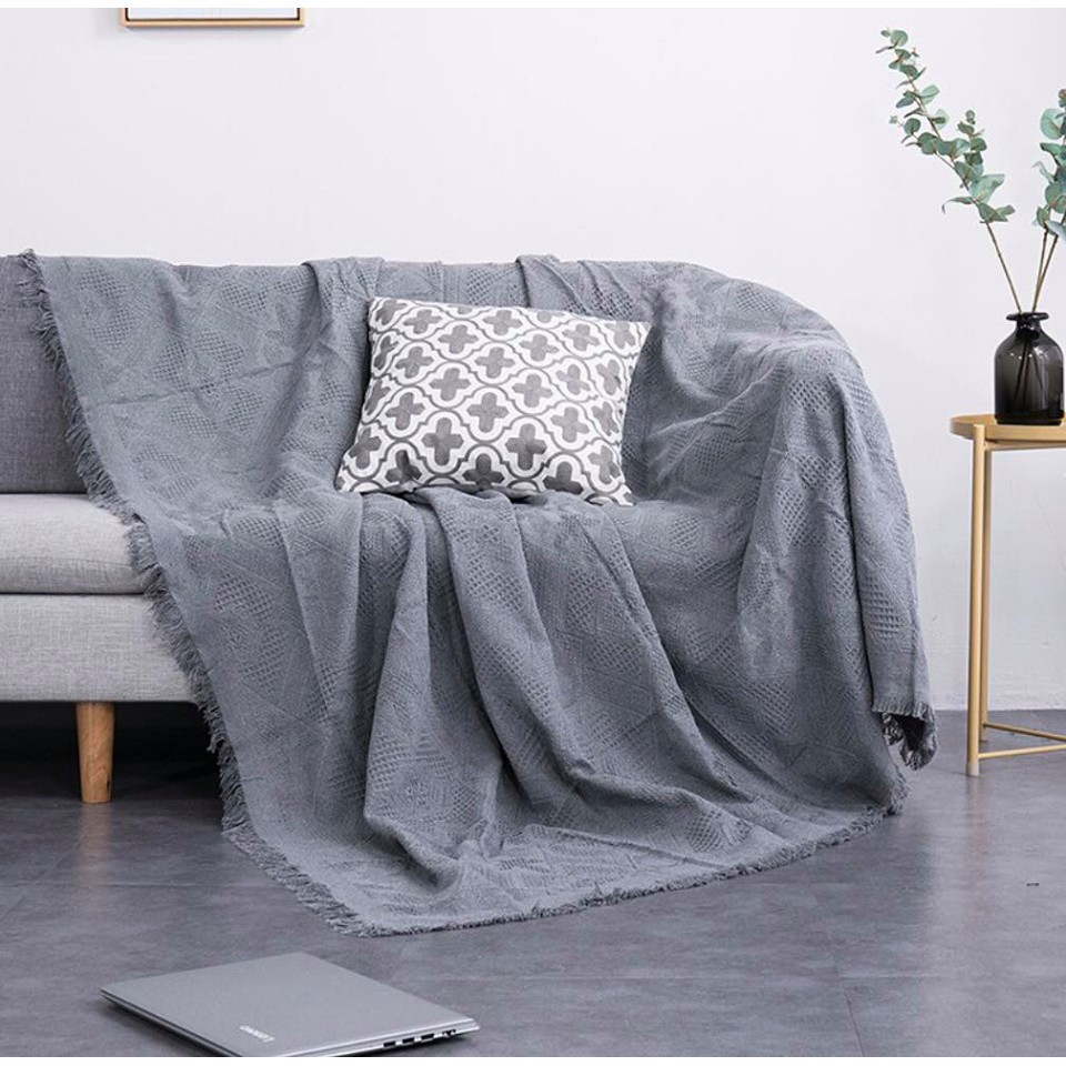 Thảm trải sofa chất liệu cotton cao cấp hoặc tiết trơn sang trọng