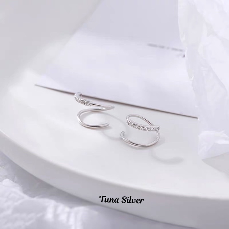 Khuyên tai xoắn gắn đá / Bông tai cá tính Bạc cao cấp _ 𝐂𝐚𝐦 𝐤𝐞̂́𝐭 𝐜𝐡𝐮𝐚̂̉𝐧 𝐁𝐚̣𝐜 _ TUNA SILVER