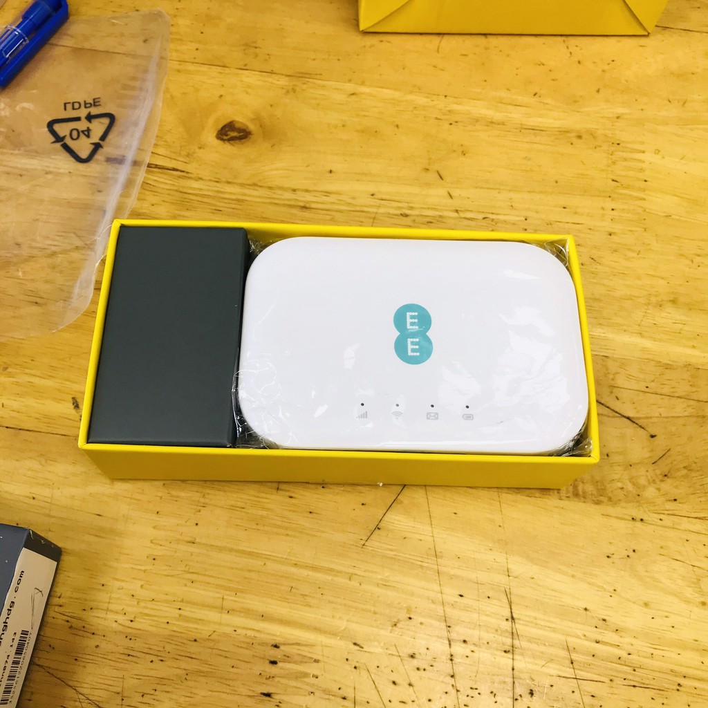 Bộ Phát Wifi 4G Alcatel EE71, Tốc Độ 4G 300Mbps, Pin 2150mAh, Wifi 802.11ac Hỗ Trợ 20 Kết Nối