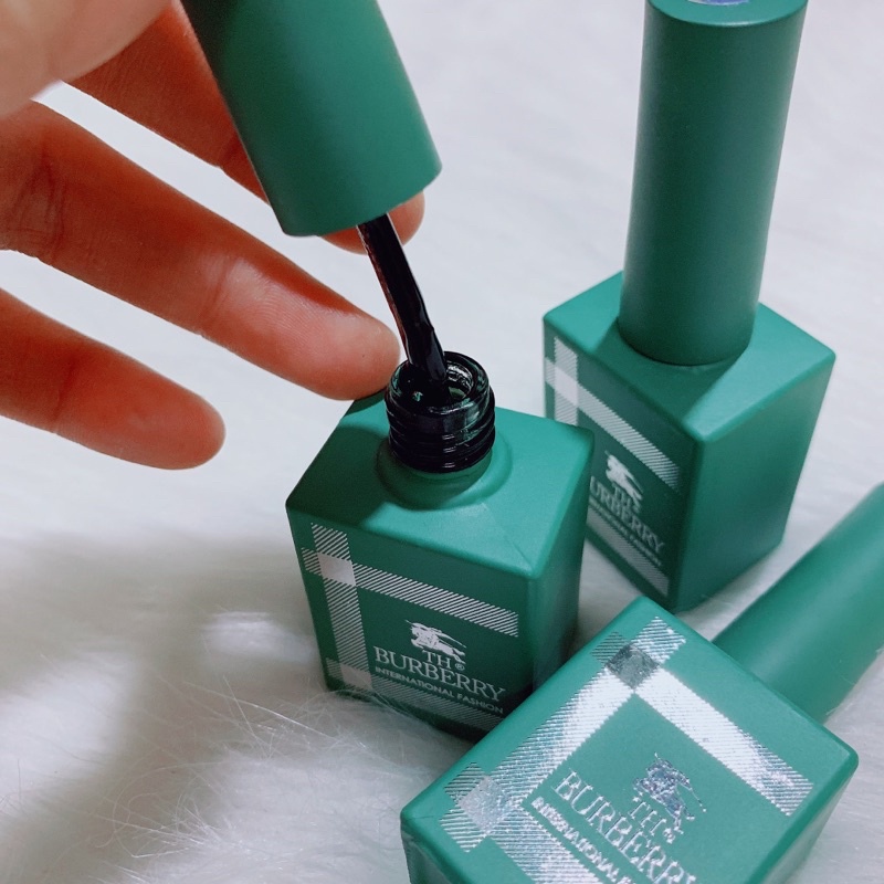 Sơn gel Burberry màu đen, Sơn gel Burberry màu trắng - LanChiNail