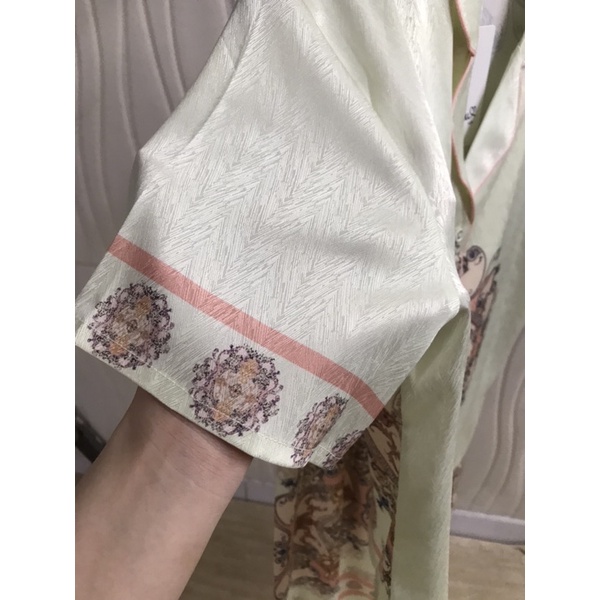 Bộ ngủ lụa xước mặc nhà tay ngắn quần dài hoa văn sắc xảo cao cấp quảng châu CC02.