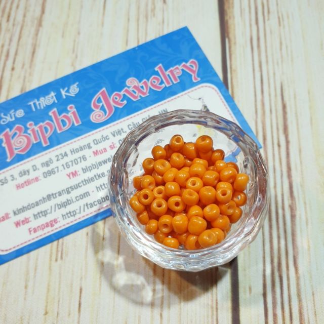 Hạt cườm 4mm (6/0) màu cam