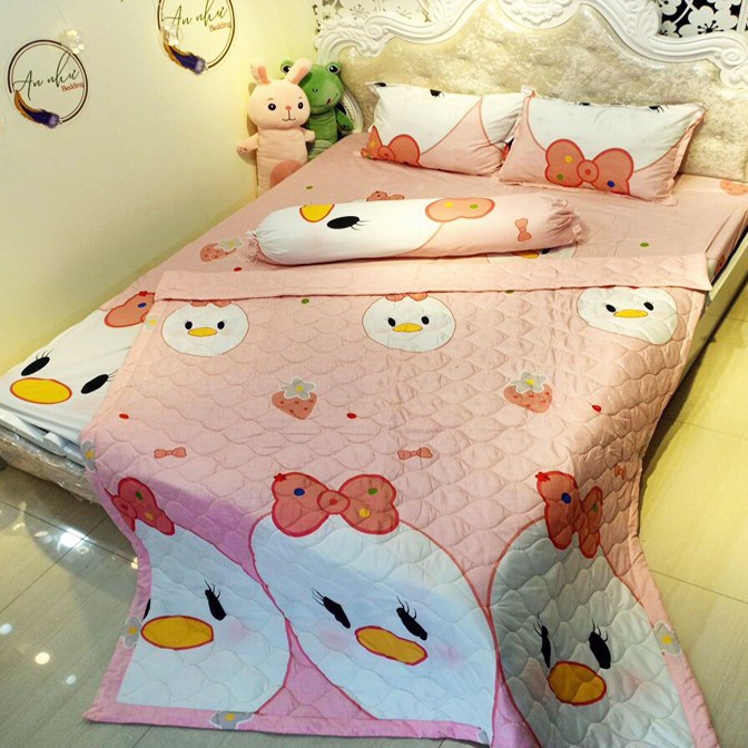 Bộ 3 Món Ga Gối Cotton Poly Mẫu VỊT HỒNG Dành Cho Các Bé Gái _evily1990