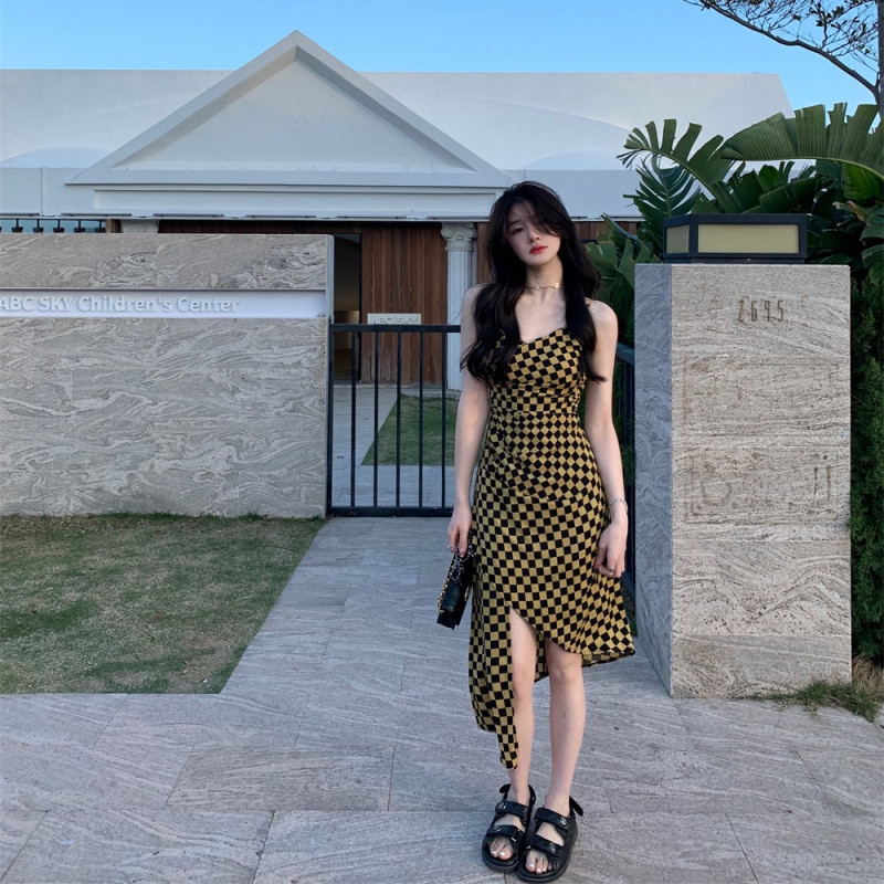 Đầm Hai Dây Cổ Chữ V Họa Tiết Sọc Caro Quyến Rũ Thời Trang