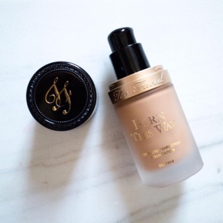 Kem nền Too faced born this way