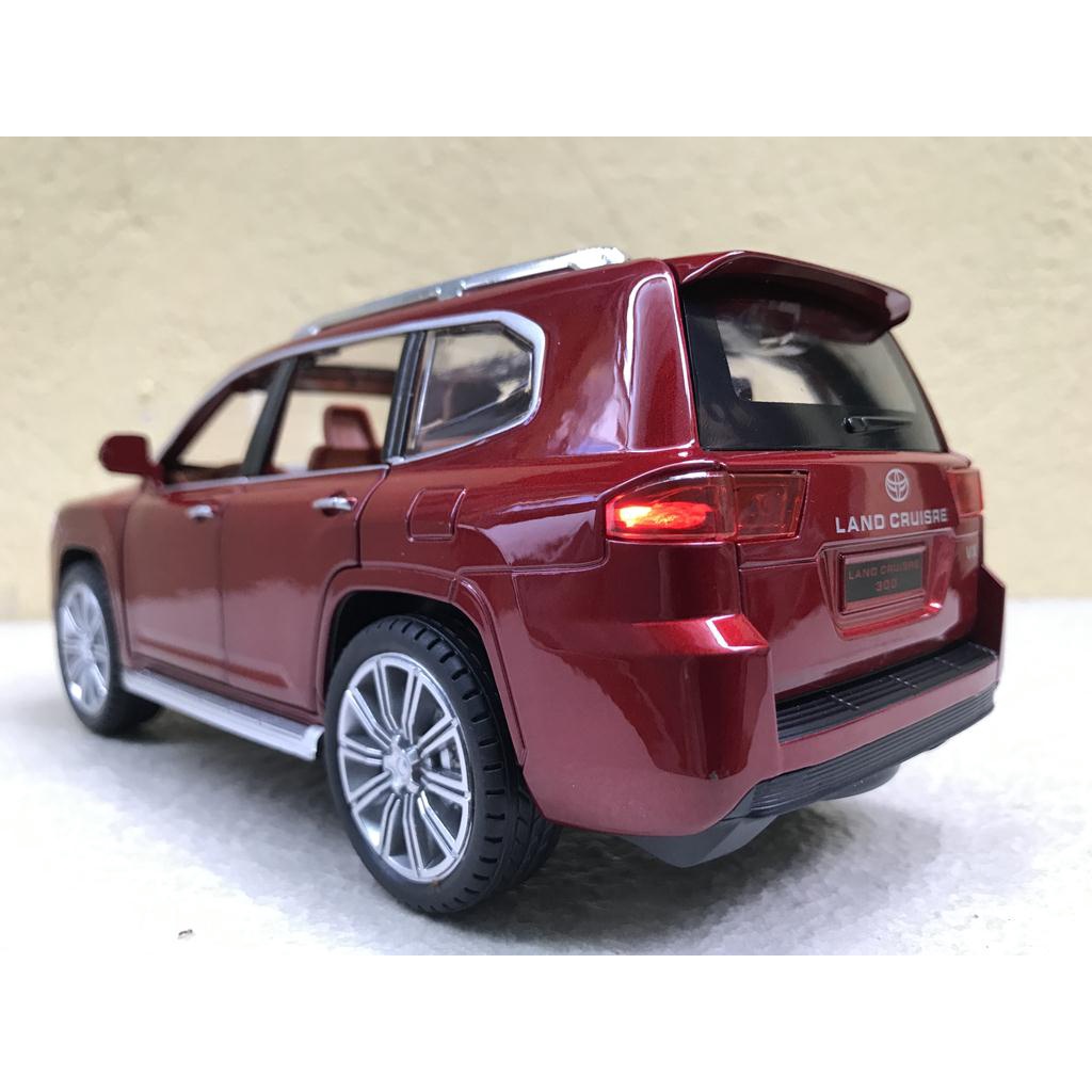 Xe mô hình TOYOTA land Cruiser 2022 1:24