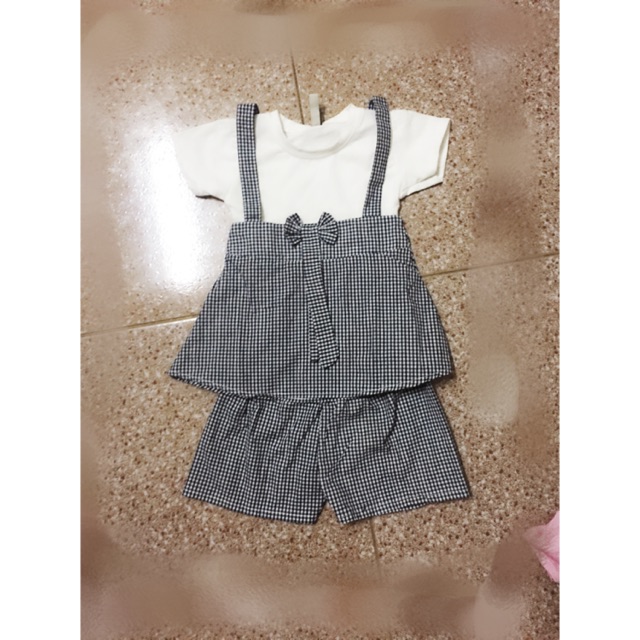 Sét bộ kẻ 3 chi tiết cho bé sz 8-15kg kh nhed. Ai lay báo e nhe . Co kẻ xanhđen và ke đỏ nha kh yêu. Quá re. Ai lay se