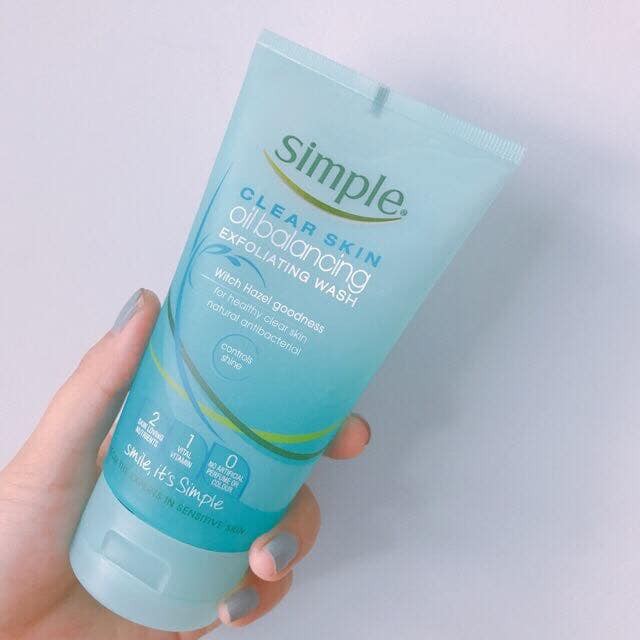 Sữa rửa mặt Simple Clear Skin Oil Balancing Exfoliating Wash