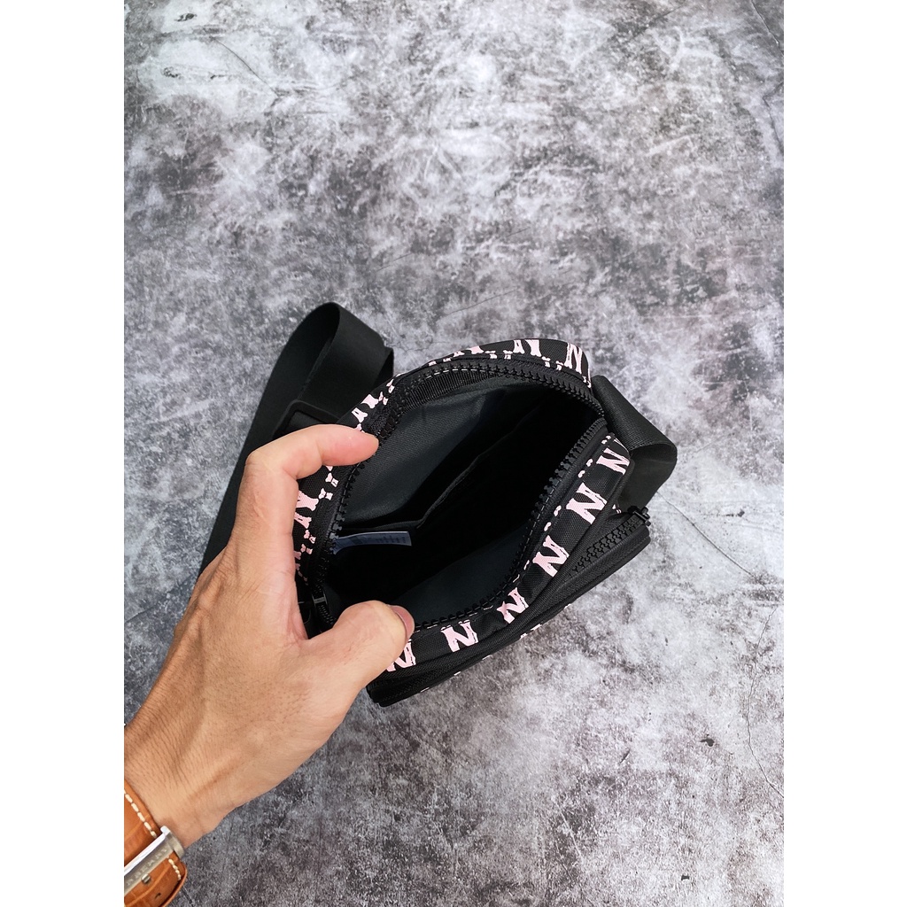 Túi đeo chéo nam nữ B210 MLB MONOGRAM RAINBOW MINI BAG - đen in vàng hồng
