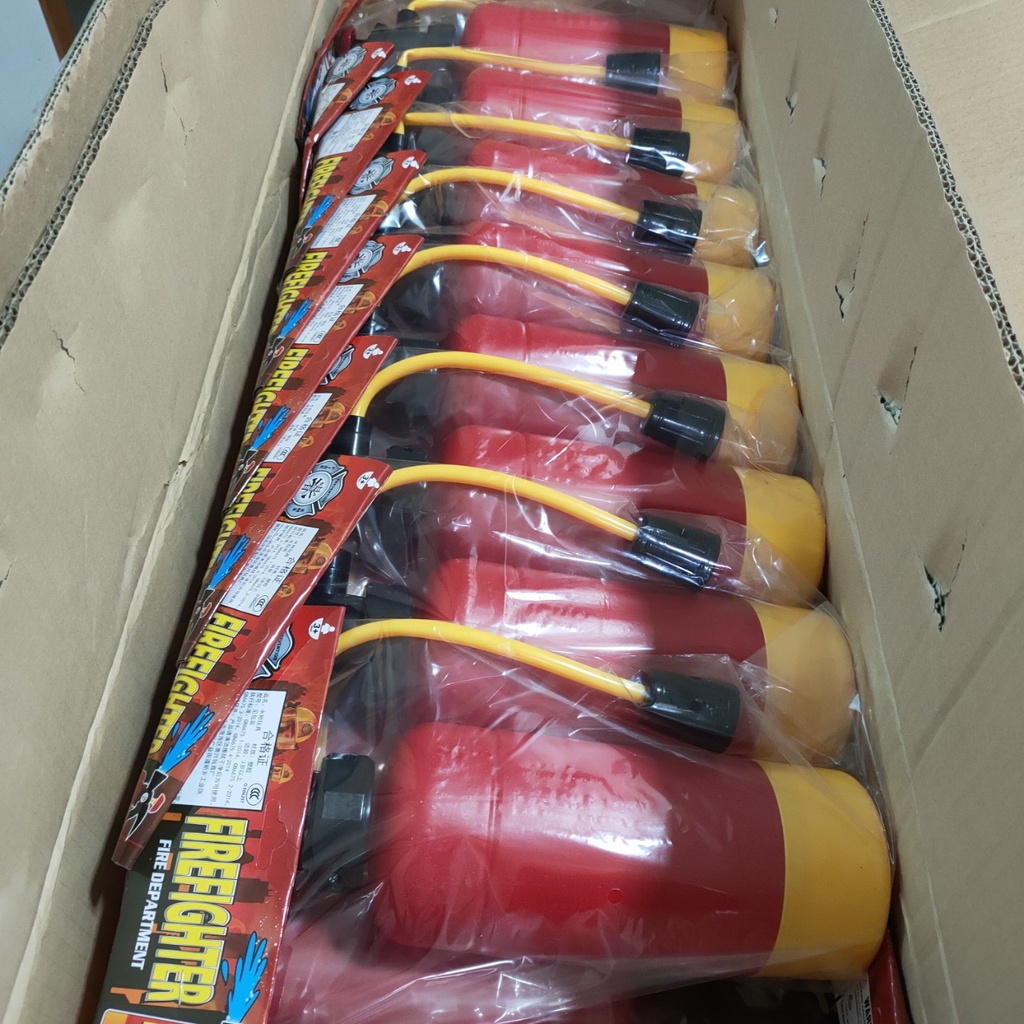 Trang phục cứu hỏa trẻ em kèm bình xịt