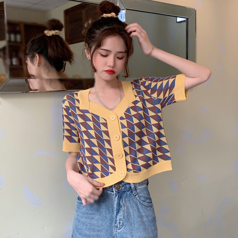 Áo dệt kim tay ngắn cổ vuông phối nút hoạ tiết kẻ sọc thời trang nữ