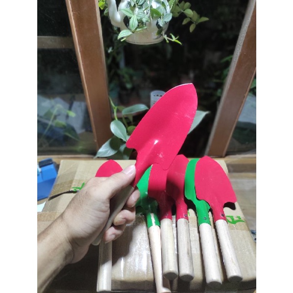 Xẻng trồng cây, xúc đất mini ( giá thanh lý )