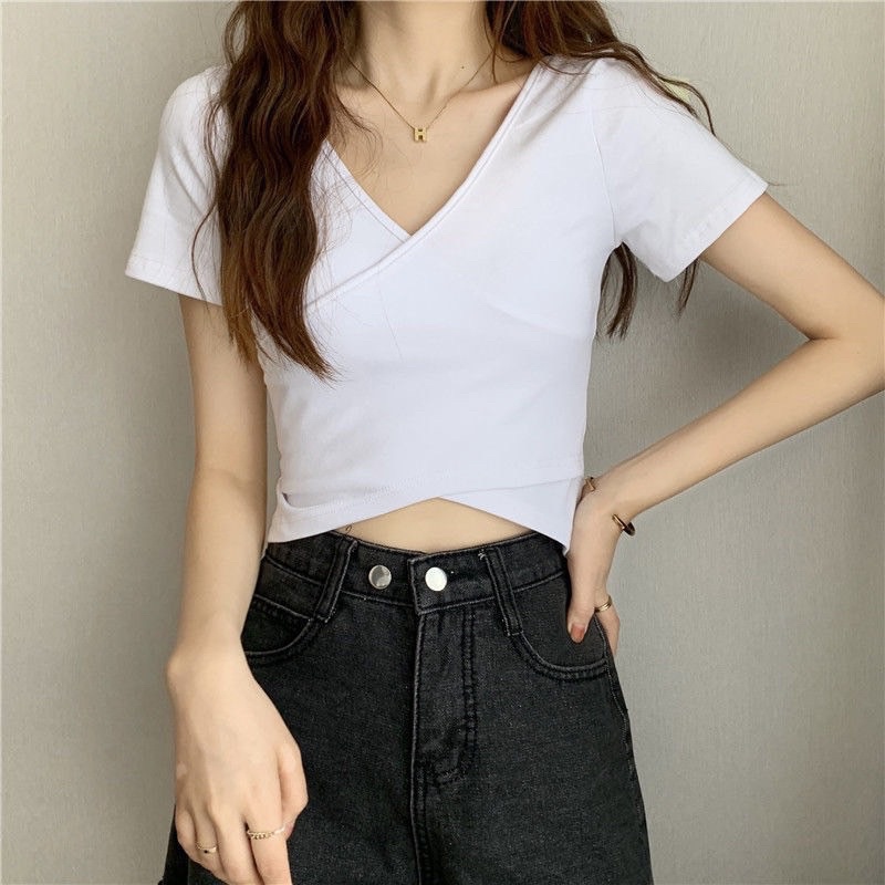 Áo phông croptop mặc được hai kiểu Áo thun trơn basic dễ phối đồ