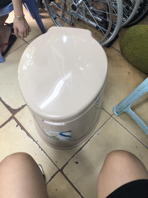 Bô vệ sinh cho người già, toilet di động nhựa cao cấp