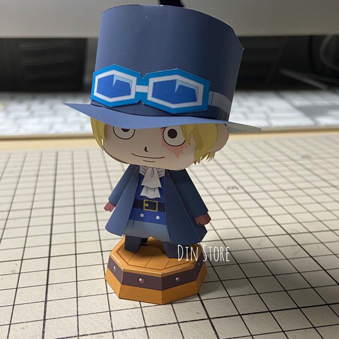 Mô hình giấy Anime One Piece Đảo Hải Tặc - Monkey D. Luffy , Ace , Râu Trắng , Sabo , Zoro , Nami , Law