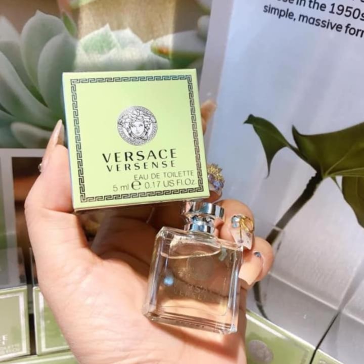 Nước hoa mini nữ Versace Versense EDT 5ml, mùi hương tự nhiên gợi lên hình ảnh của thiên nhiên