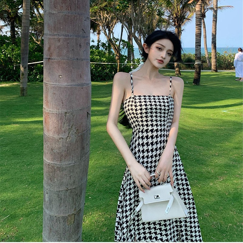 Đầm Hai Dây Ôm Dáng Xẻ Tà Cổ Điển Thời Trang Pháp Chất Lượng Cao Cho Nữ | BigBuy360 - bigbuy360.vn