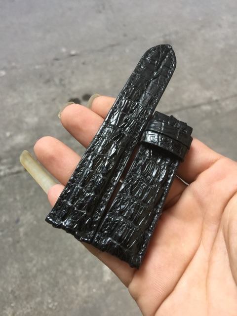 Dây da đồng hồ cá sấu nguyên con