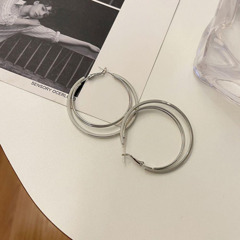 Bông Tai Tròn To Bản Họa Tiết Hình Học Rỗng Kiểu VANES1 Cho Nữ