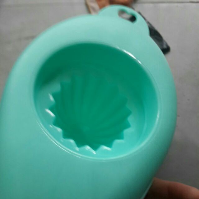 XUỒNG NHỰA VẮT CAM TÁCH HẠT