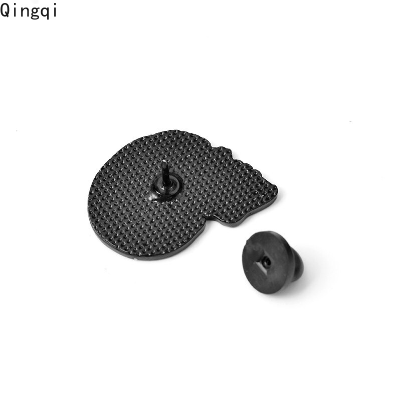 Ghim cài áo Miss Zoe hình đầu lâu bằng kim loại tráng men