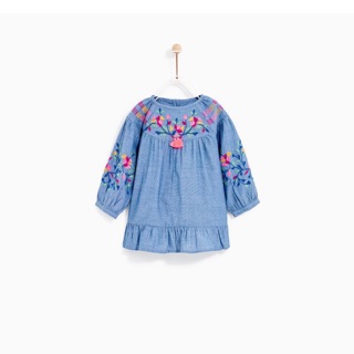 Freeship 99k toàn quốc_,Váy đầm Zara denim thêu hoa ngực bé gái