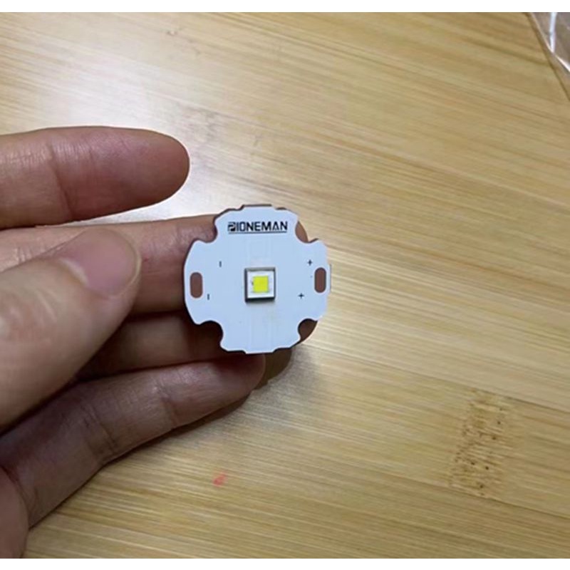 Đèn Pin Luminus SFT-70X-W5050 42W SFT70 LED 6V / 7A Chất Lượng Cao