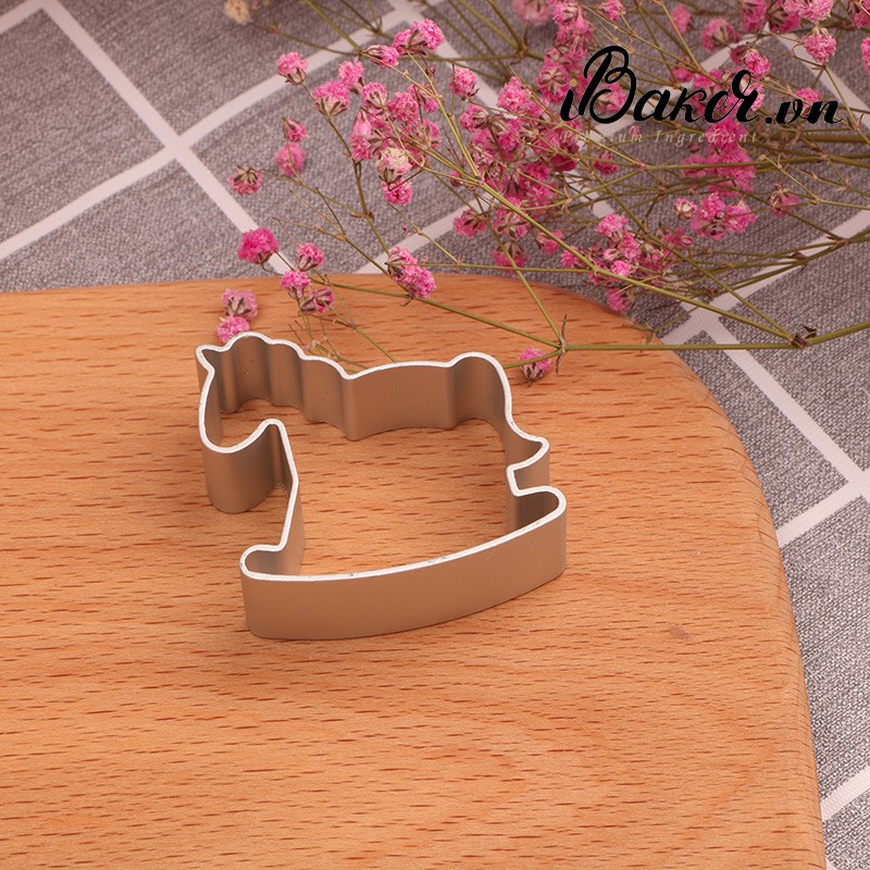Cutter nhôm - hình ngựa gỗ